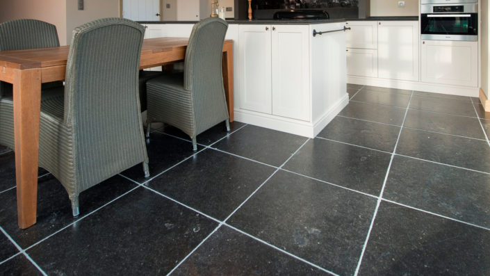 belgian-bluestone-kalkstein-gulv