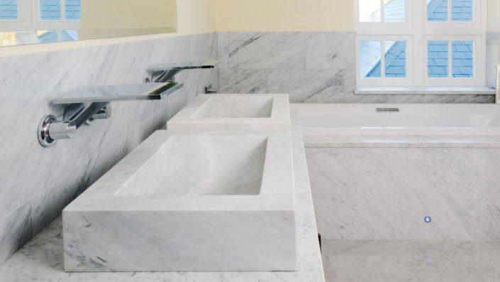 bianco-carrara-marmor-bad